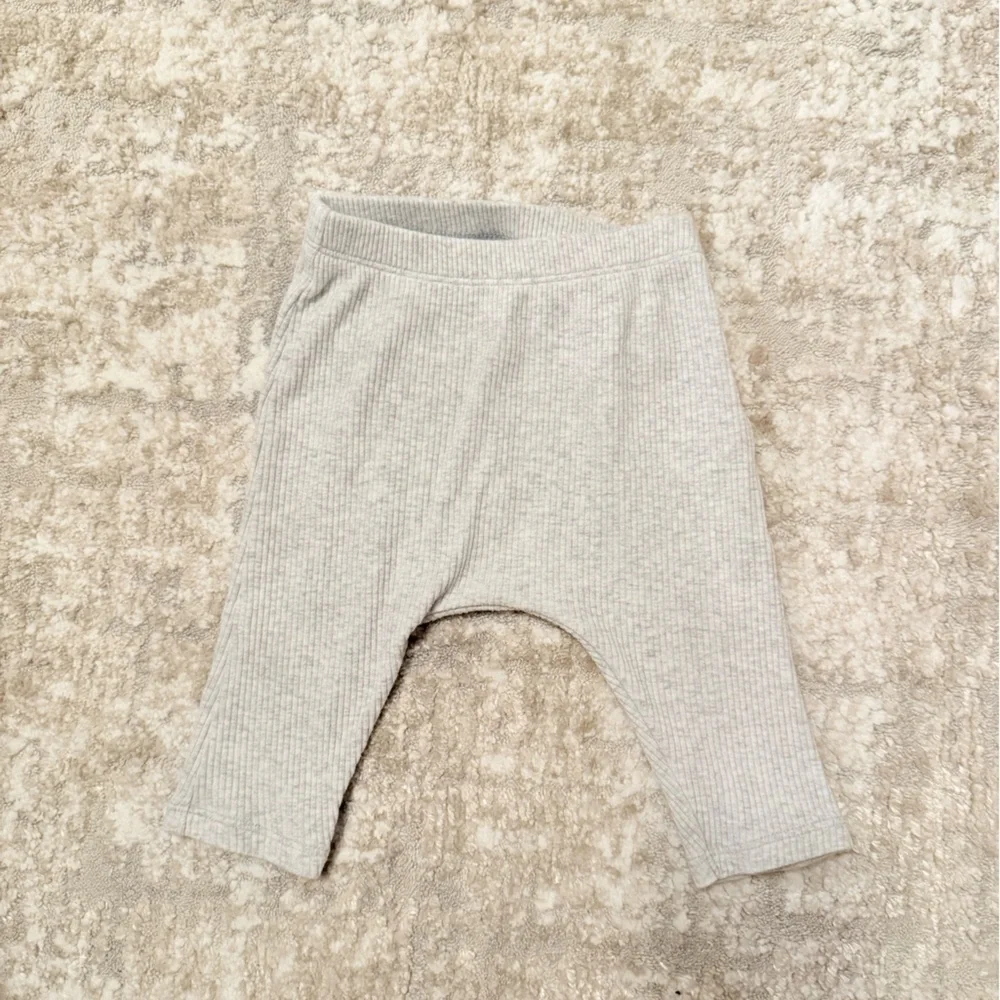 Old Navy Gray Kids Ribbed Gender Neutral Casual Bottoms size 3-6M
